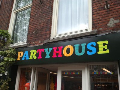 Gevel stickers Partyhouse.jpg